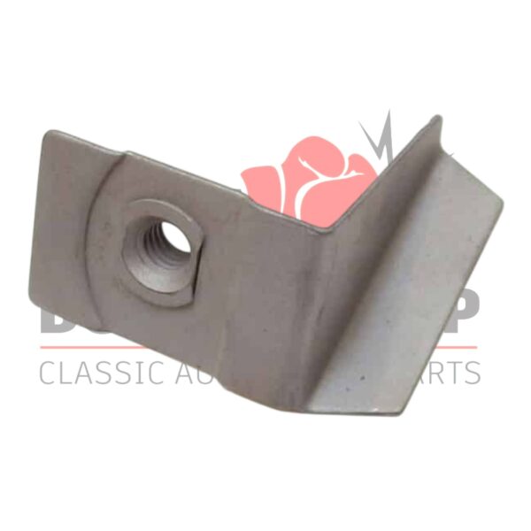 RH Floor To Sill Reinforcement Slinger Bracket